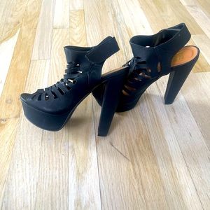 Sandal 8/5 only used once